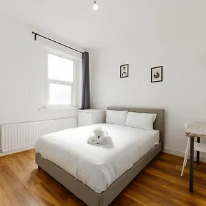leyton-comfy-double-rooms-50.brighton-hotels-england.com/